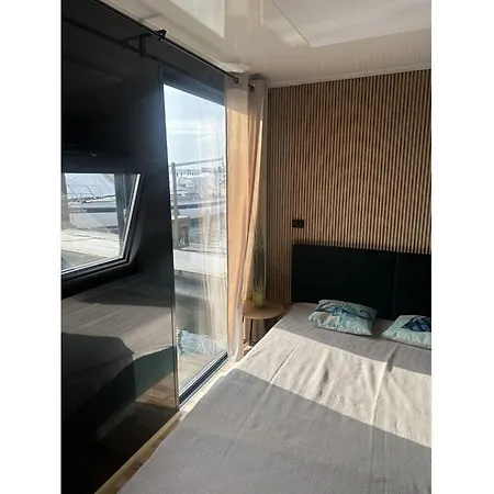 Premium Houseboat Blue Lagoon Botel