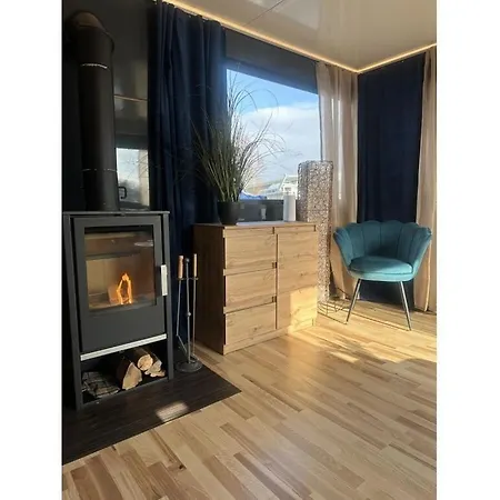 Botel Premium Houseboat Blue Lagoon *